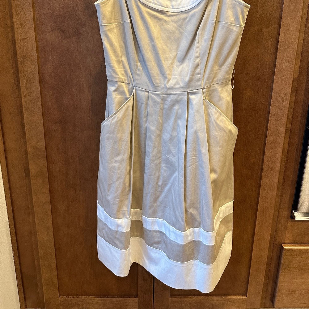 White House Black Market Sleeveless Dress Size 6 - Khaki and White Belted